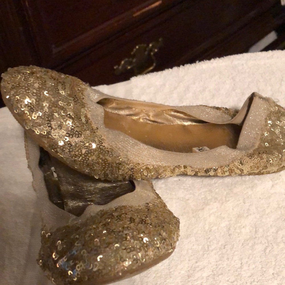 Sox gold flats